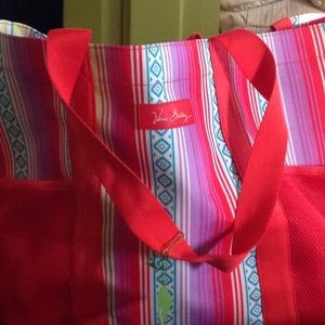 NWT VERA BRADLEY Large beach bag with Beach Towel.